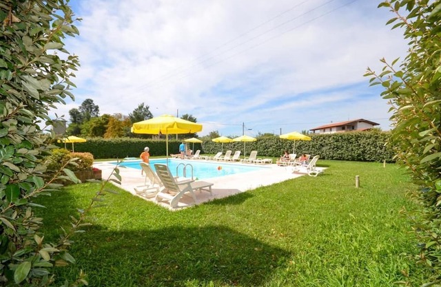 Relaxing escape in a green oasis by Beahost Rentals