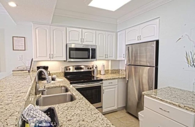 Beautiful Ocean Front 2 bed, 2 bath condo with full kitchen and in-unit laundry