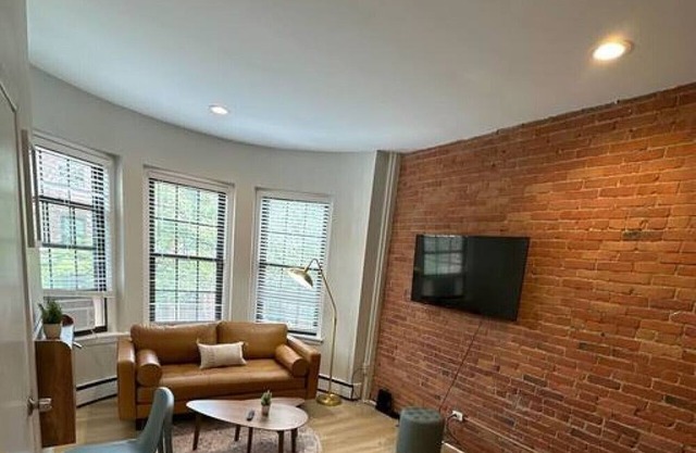 Peaceful Back Bay Studio