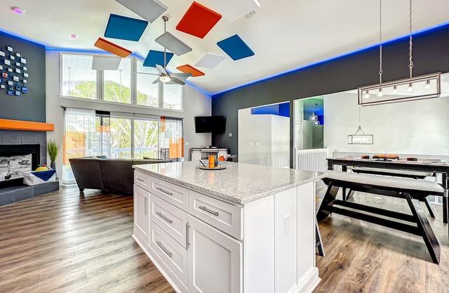 Amenity Paradise! Theater, Game-room, Mini Golf, Outdoor Bowling & Hot Tub!