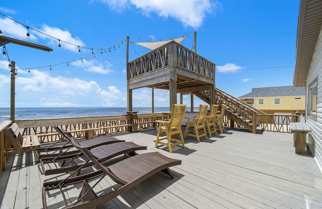 Beach house with fire pit, game room and massive deck with wonderful ocean views