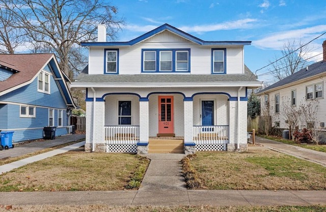 This apartment is a 2 bedroom(s), 2 bathrooms, located in Lexington, KY.