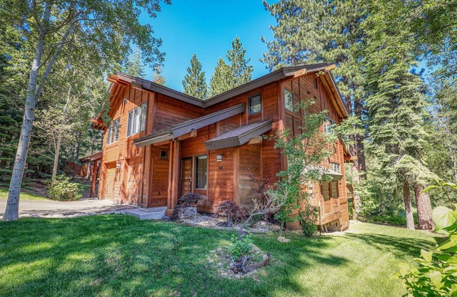 Serenity Townhouse in Incline Village with Community Hot Tub