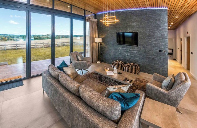 Three bed lodge with two king-size beds and one twin (king by arrangement).
