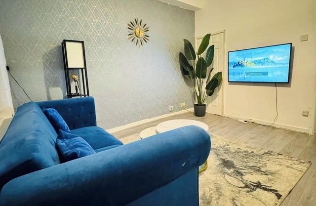 Walsall Comfort Home – 3-Bedroom Retreat Sleeps 6