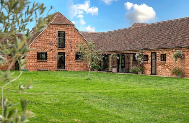 The Long Barn - Near Oxford