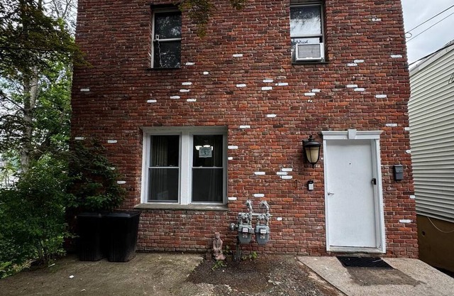Apartment A - Next to Hiking Trail - Front Entrance