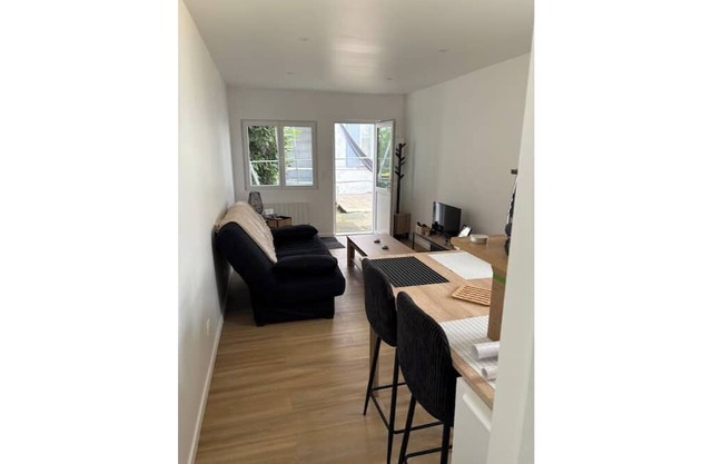 Spacious, comfortable, refurbished studio apartment