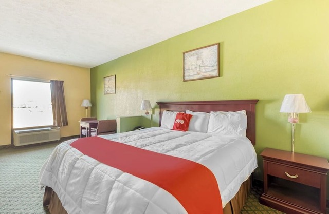 Pet-Friendly Budget Stay Near Sonic, Dairy Kream & Local Restaurants
