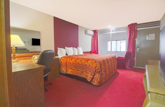 Staycation King Room, Pet Friendly, Parking, Near Cafe
