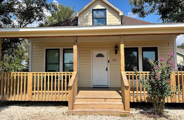 Charming 2-bedroom house in Palacios.