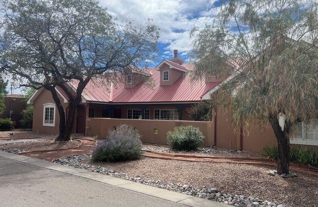 Beautiful Home In Albuquerque's North Valley