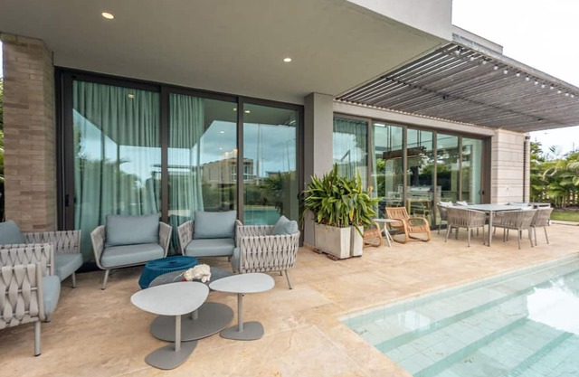Incredible 4BR villa with ocean view in Calablanca