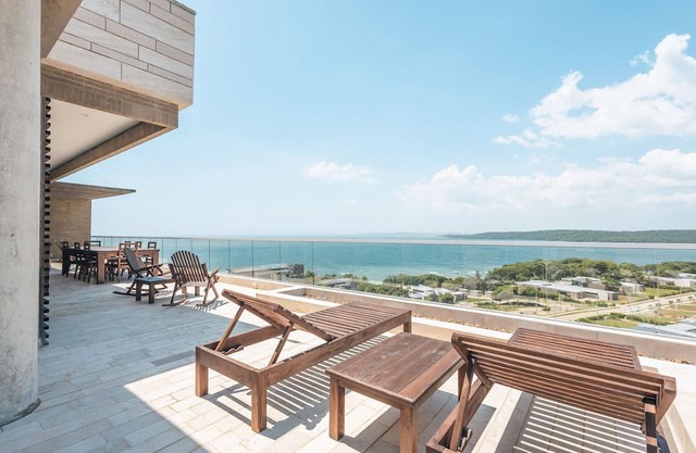 Stunning Sea Views from 3BR Penthouse F3