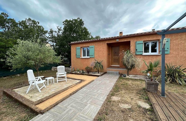 Holiday Home 'Villa' with Private Pool, Wi-Fi and Air Conditioning