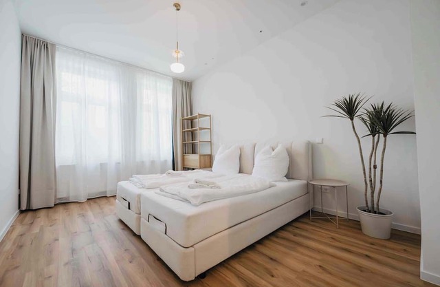 Celle Apartment - Stylish 2-Bedroom Retreat with Designer Furnishings!