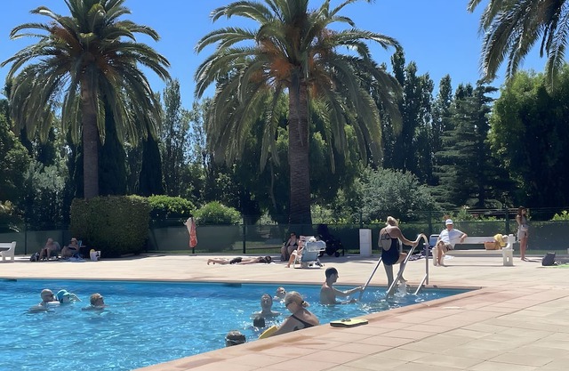 Apartment 'Pretty Flat in The Sun' with Mountain View, Shared Pool and Air Conditioning