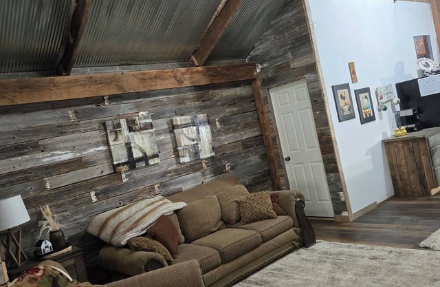 Charming 2-bedroom barnloft on hobby farm in Pleasant Hill pittsfield area
