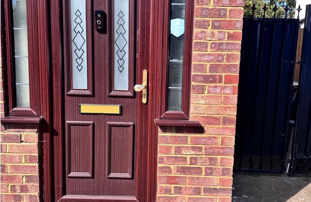 The Aviator | Modern Large 4 Bed Property | London | Mins From Heathrow