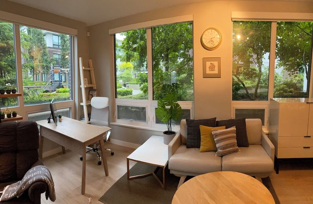 Charming 2BR + 2bath Walking to Walmart & Dining