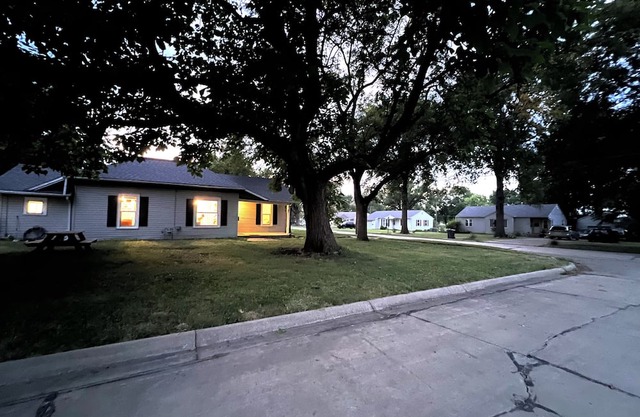Delightful 3-bedroom house in Ottawa close to amenities