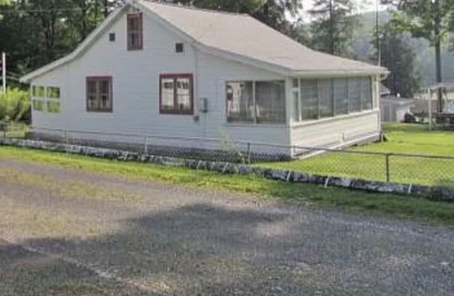Charming 3-bedroom cottage in Windsor.