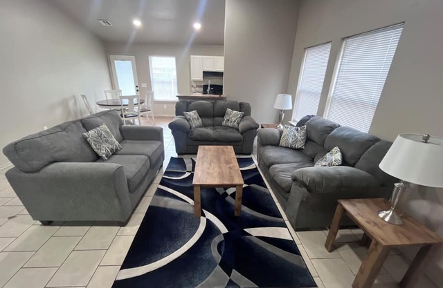 Charming 3bed 2bath Duplex in Norman 5 minutes from OU