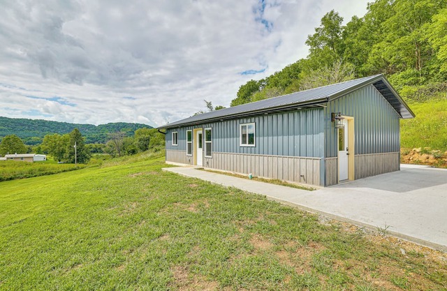 Hike, Fish & Relax: Kickapoo River Cabin!