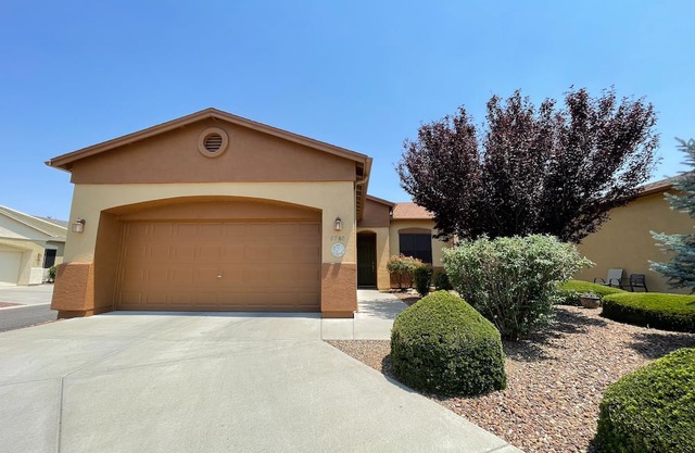 Cozy 2-bedroom house in charming Prescott Valley with AC