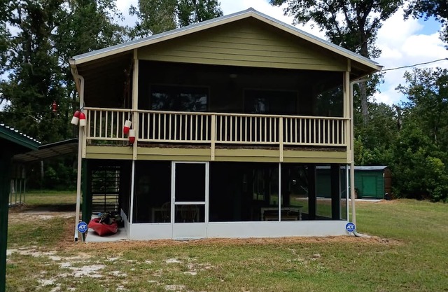 Rustic River Cabin 2-bedroom cabin in Branford near Santa Fe River