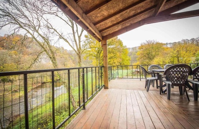 Simple but top-located chalet on the Ourthe