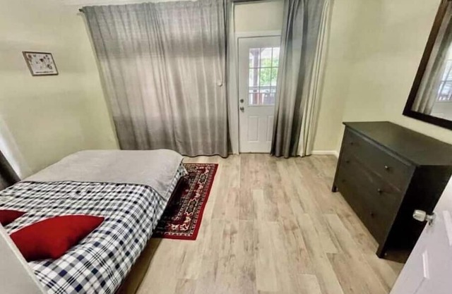 Great duplex 3BR/2bth apartment on the ocean block