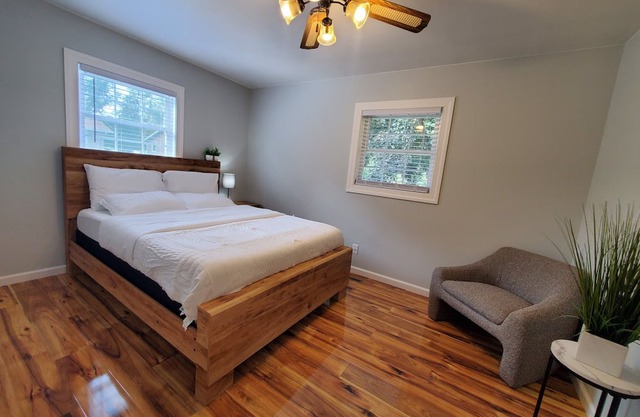 Quiet 3BR/2BA Retreat Near Eau Claire Mall & Shopping - Perfect for Families!