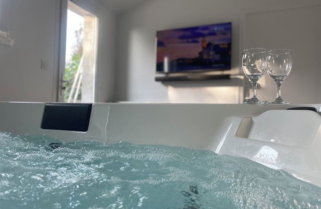 Private SPA & Garden - 10 min from Mont St-Michel