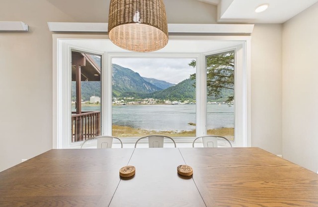 Group Getaway: Oceanfront w/Private Rocky Beach