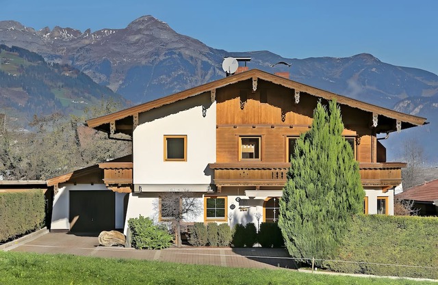 Apartment 'Mia' with Mountain View, Balcony and Wi-Fi