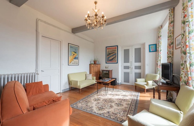 Bed and Breakfast 'Chambre Mathilde Et Sa Suite' with Mountain View, Shared Terrace and Wi-Fi
