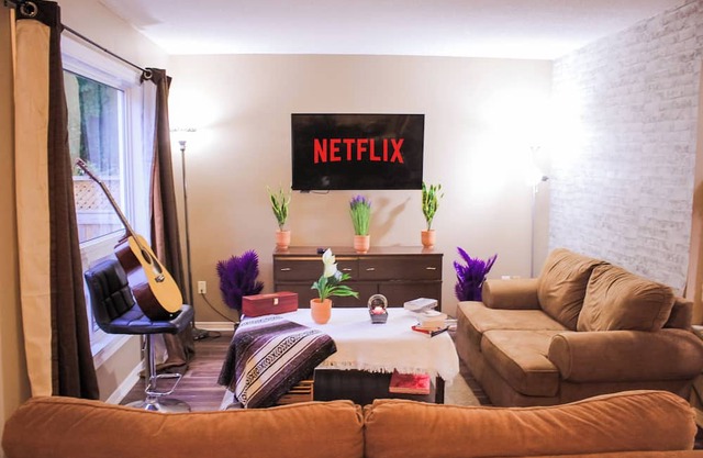 The Hearth & Screen Home Theatre + Firepit + BBQ