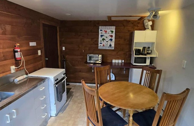 3 minutes to Hanmer Springs thermal pools! Family Cabin in the Hanmer Forest!
