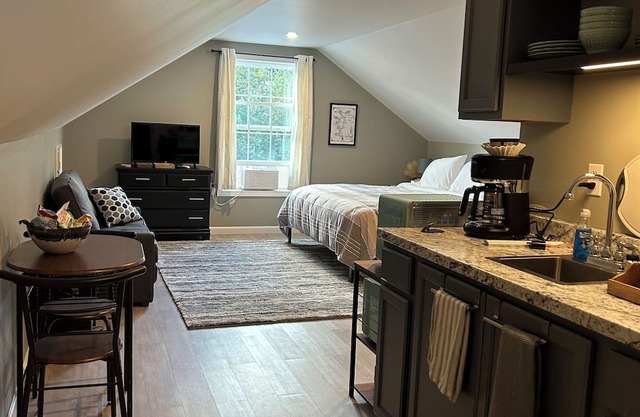 Charming Studio Near Sunapee