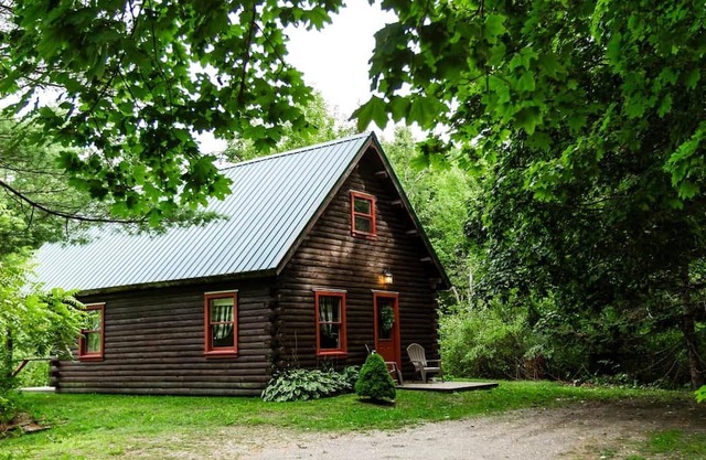 Enchanted Forest Cabin Near Bangor & Acadia