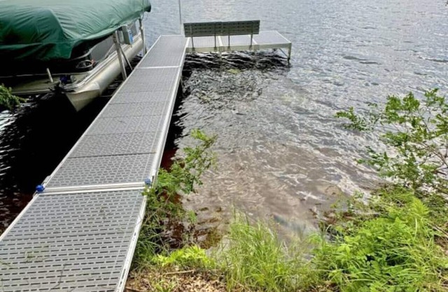 Lake Minerva w/Dock bring boat on Trails