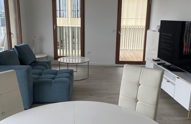 New apartment with parking. La Défense near RER and Paris. Rooftop