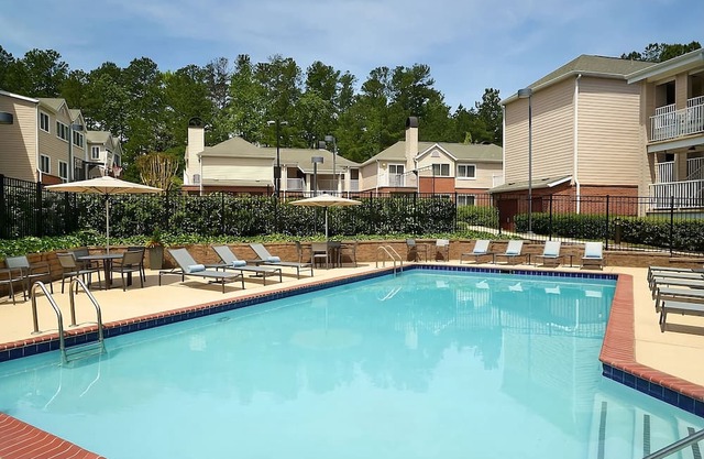 Spacious Good-Value Accommodation! 2 Convenient Units, Pool, Free Breakfast!