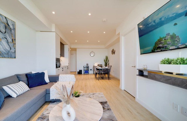 Stylish Open Concept Suite in Central KW