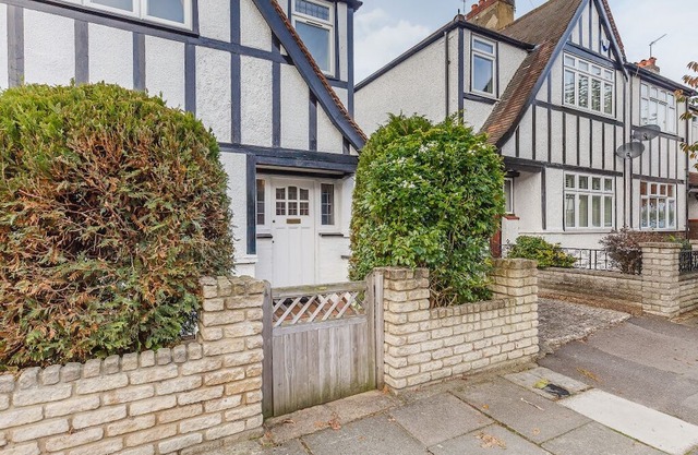 Superb 4 bed house in Wimbledon London
