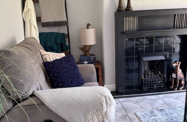 Charming 3-Bedroom, 2 Bathroom home in Urmston, sleeps 5.
