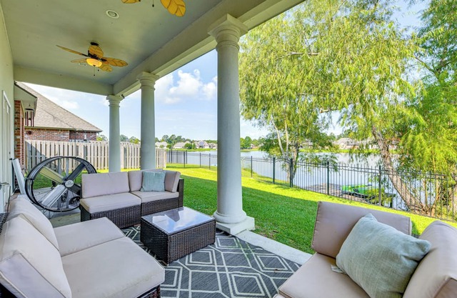 Fenced-In Yard & Pond Views: Home 18 Mi to LSU!