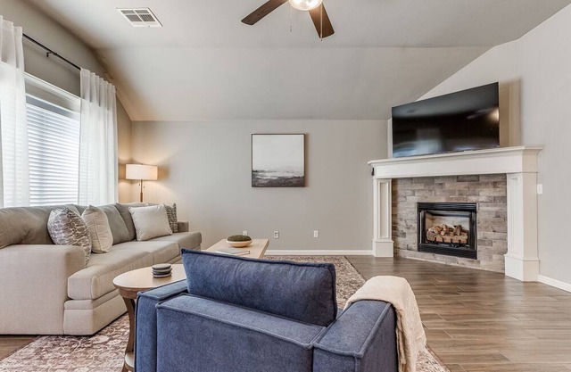 Your Cozy Modern Getaway in Edmond