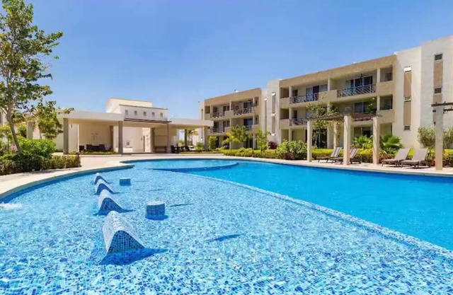 2BR Apartment with King Beds, Pool & Terrace
